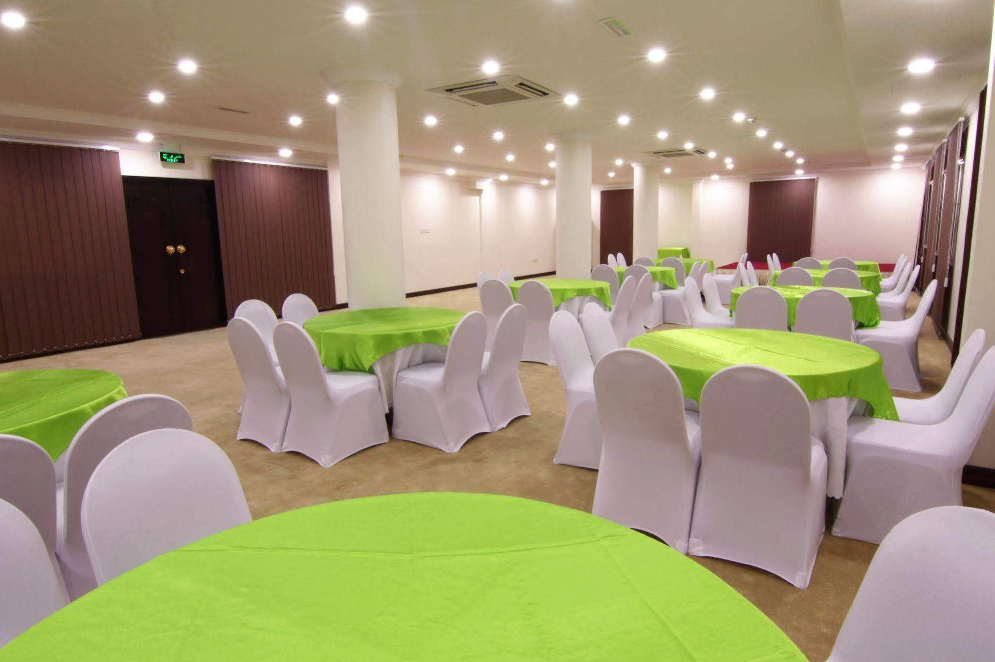 Majan Continental Hotel Mascate Extérieur photo