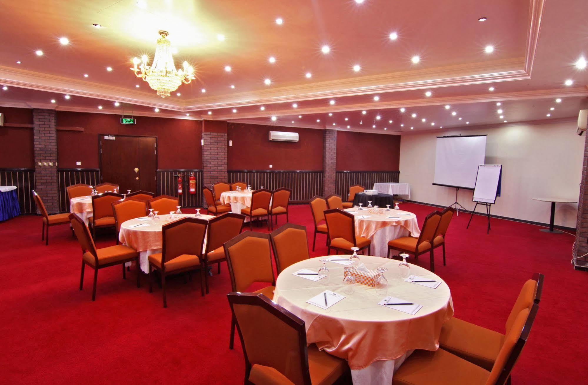 Majan Continental Hotel Mascate Extérieur photo